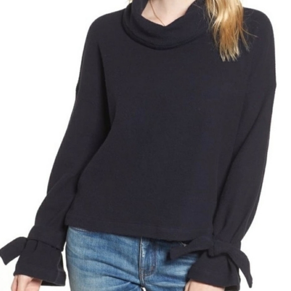 Navy turtleneck sweater with bow tie sleeves - Picture 4 of 5